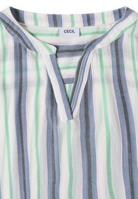 Col et encolure d'une chemise rayée blanche, verte, bleue, grise et rose avec un col en V fendu et une étiquette de marque Cecil cousue.