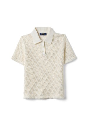 Roomkleurig poloshirt met korte mouwen, met een gestructureerd diagonaal breipatroon en een drieknops sluiten.