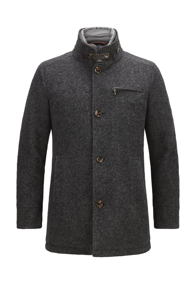 Grau-wollener Mantel mit hohem Kragen, zwei seitlichen Taschen und einer Brusttasche mit Reißverschluss. Ausgestattet mit braunen Knopfbeschlägen und einem glatten grauen Futter.