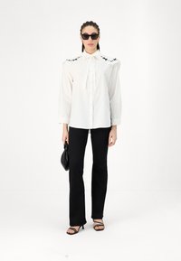 Sister Jane BONNIE BOW SHIRT - Gombos blúz - white