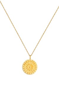 Collana d'oro con un pendente rotondo texturizzato che presenta un design a forma di fiore. La catena è attorcigliata per un ulteriore dettaglio.