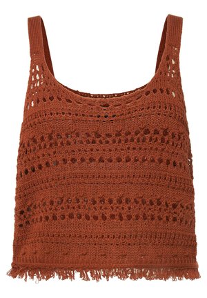 Top de ganchillo en color naranja quemado, que presenta un patrón de calado texturizado, tirantes gruesos y detalles de flecos en el dobladillo.