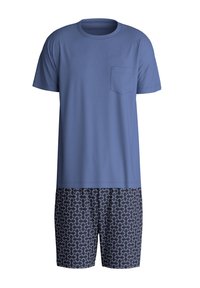 Korte mouwen blauwe shirt met een borstzak, gecombineerd met gestreepte shorts met een spiraalontwerp in marineblauw, rood en witte tinten.