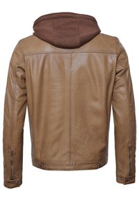 Ruskea nahkatakki, jossa on kiinnitetty ruskea huppu, sivuvetoketjuilla ja sileällä pinnalla. Takana on istuva muotoilu ja saumat.