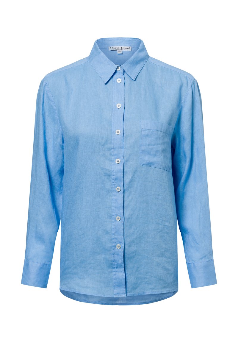 Camicia a maniche lunghe di colore azzurro chiaro realizzata in lino, con chiusura a bottoni frontale, colletto a punta, tasca sul petto e orlo arrotondato.