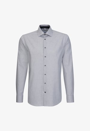 Chemise habillée à manches longues gris clair avec un motif à carreaux subtil, fermeture avant par boutons et col pointu.