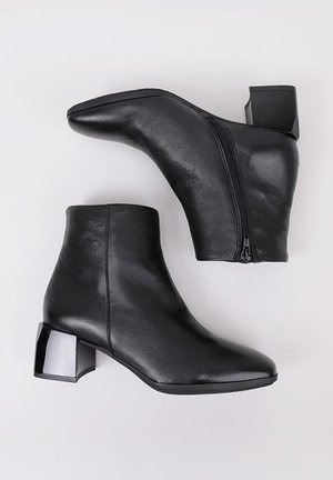 Sandra Fontán, BARPA - Botines bajos - black