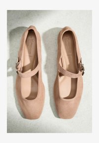 Sélectionné, tan brown