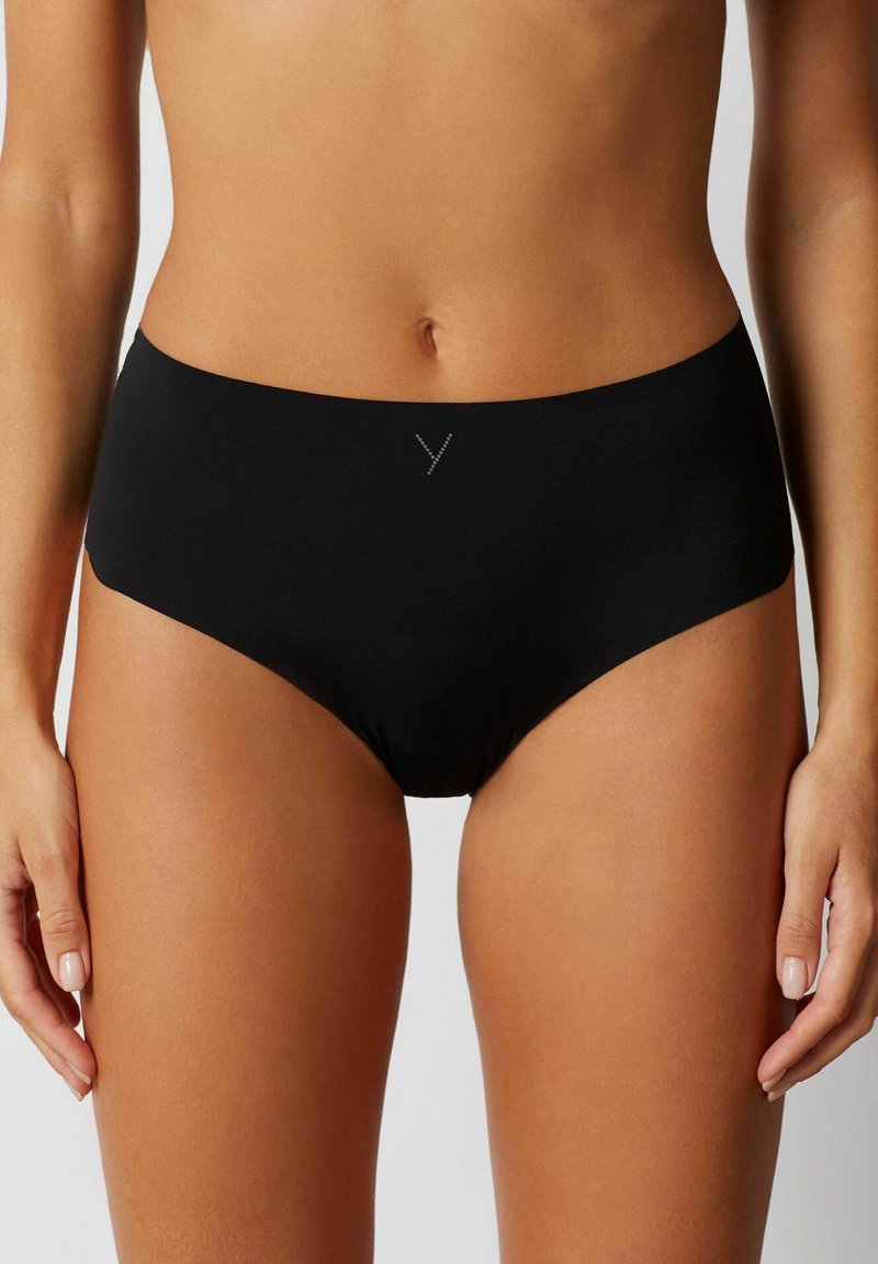 Svarta högmidjade shorts i slät tyg. Har en minimalistisk design med en liten logotyp ovanför midjebandet.