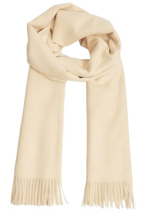 Miękki beżowy szal z wełny z frędzlami na końcach, luźno owinięty w pętlę na białym tle.