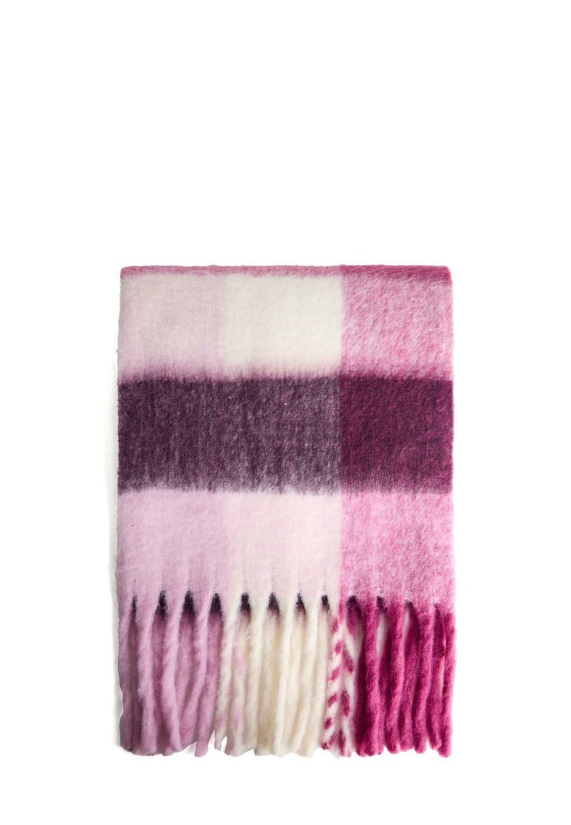 Uld tørklæde med et pink og lilla ternet mønster, blød tekstur, frynsekant og varierende nuancer fra lys til mørk.