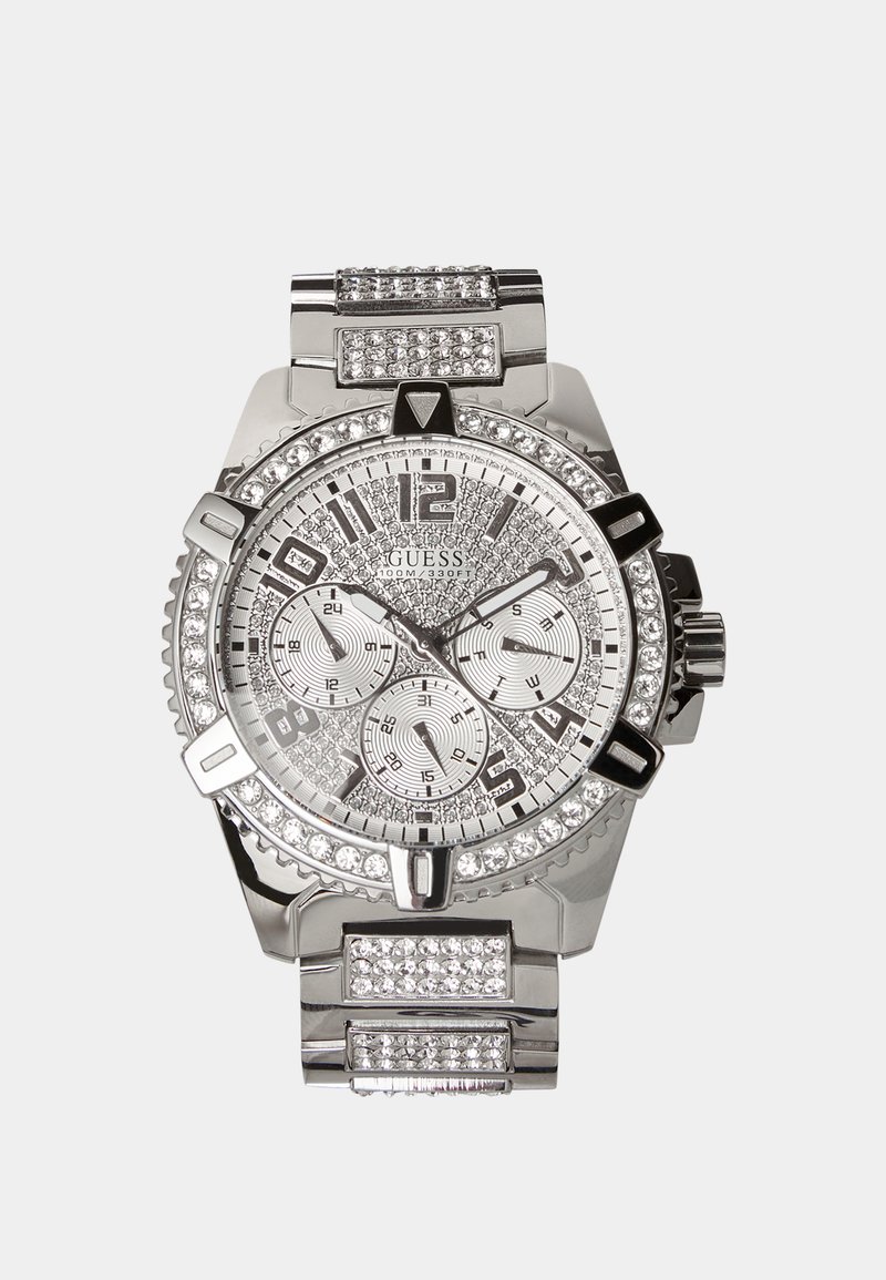 Sudraba nerūdīša tērauda pulkstenis ar dārgakmeņu rāmi, teksturētu ciparnīcu un trim subciparnīcām. Uzsvars uz drosmīgiem melnā un sudraba stundu rādītājiem, regulējama siksniņa.