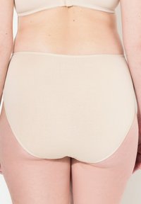 Beige hoge taille ondergoed met een gladde textuur, zonder zichtbare naden en met een eenvoudig design, geschikt voor dagelijks gebruik.