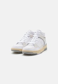 Tommy Hilfiger BASKET STREET  - Magas szárú sneakerek - white
