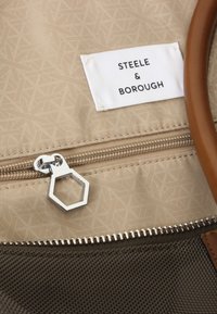 Steele & Borough Taška na víkend - green