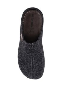 Ciemnoszare filcowe kapcie wsuwane z widocznym białym szyciem i wyściełaną wkładką.