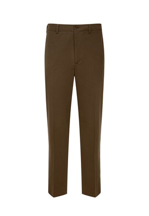 Brązowe spodnie o prostych nogawkach z zapięciem na guzik, szlufkami na pasek i gładkim przodem na białym tle.