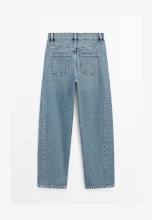 Ljusblå jeans i bred modell med hög midja, utrustade med två bakfickor och minimalistiska sömmar. Mjuk textur, rak passform.
