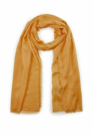 Lichtgewicht, semi-doorzichtig sjaal in een warme mosterdkleur, met rafelige randen en een zachte, gladde textuur die geschikt is voor layering.