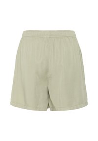Šviesiai žali, iki kelių siekiantys šortai, pagaminti iš minkštos medžiagos. Yra elastinga juosta ir paprastas, nepuošnus dizainas.