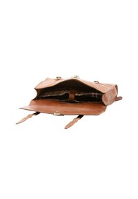 Borsa a tracolla in pelle marrone, con interni foderati, cinturini regolabili e chiusura magnetica. Il design aperto rivela due scomparti separati.