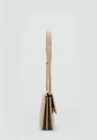 Mango Geantă de mână - brown