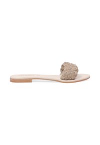Platte slide sandaal met een beige stoffen bovenkant, een gestructureerd geweven ontwerp en een glad leren binnenzool. Lichtbruine zool, minimalistisch en open ontwerp.