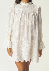 Unausgewählt, white