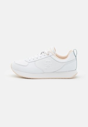 CASUAL RUNNER - Trainers - white