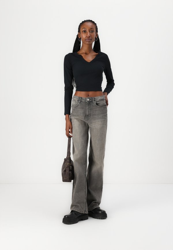 Ribbbed Seamless Fabric Notch-Neck Top - Long sleeved top4