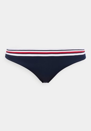 Marineblauwe bikinibroek met een tailleband met horizontale strepen in wit, rood en marineblauw, weergegeven tegen een effen lichte achtergrond.