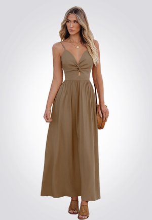 Abito lungo in khaki con un busto aderente, dettaglio torciglione frontale e gonna fluida. Presenta spalline sottili e un discreto taglio a forma di chiave.