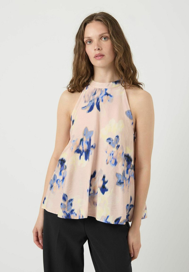 Top a halter floreale rosa con motivi astratti blu e crema. Design fluido con una vestibilità ampia, realizzato in tessuto leggero.
