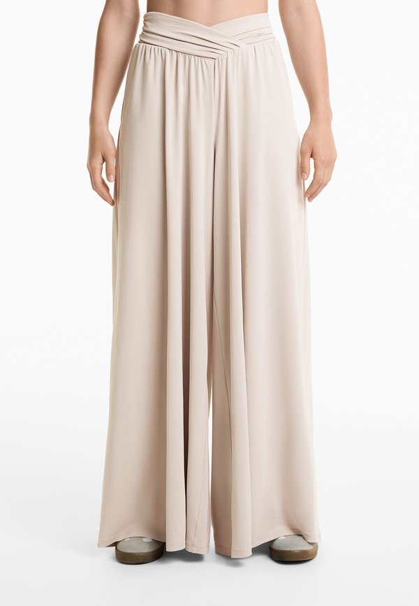 EXTRA WIDE V-CUT - Stoffhose - sand