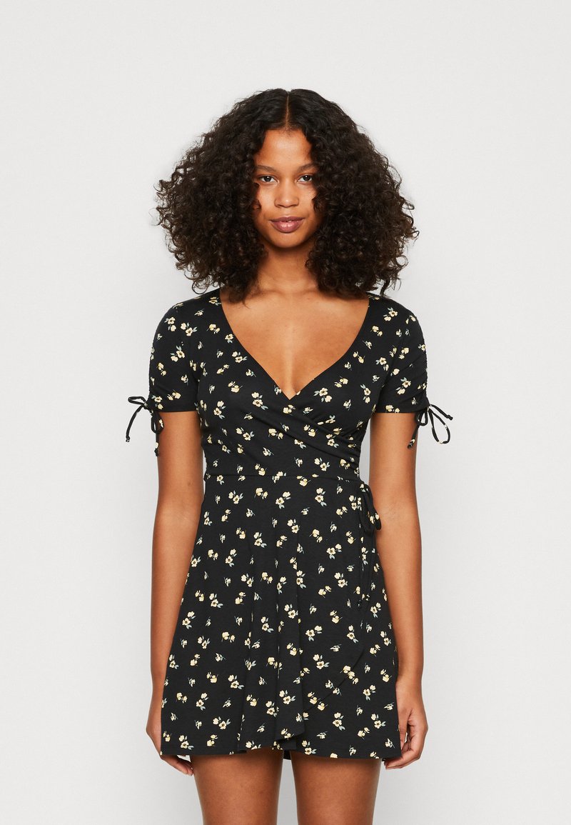 Hollister Co. CINCH WRAP DRESS Jersey dress black/black Zalando.ie