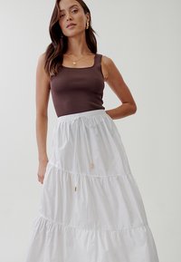 TUSSAH MEG  - Gonna a campana - white