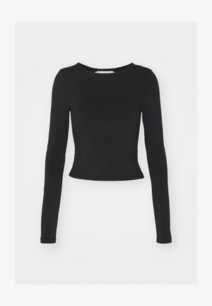 Zwarte langlopende crop top met een ronde halslijn, aansluitend ontwerp en een gladde textuur. De zoomlijn ligt net boven de taille.