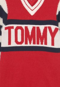 Tommy Hilfiger BOLD - Stickad klänning - deep crimson