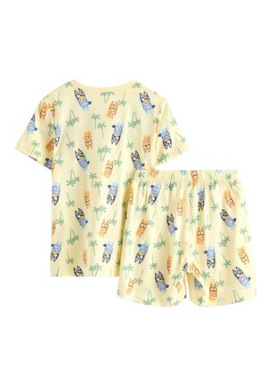 Gul kortærmet skjorte og shorts sæt med blå og orange tegneseriehund ansigter og grønne palmetræmønstre.