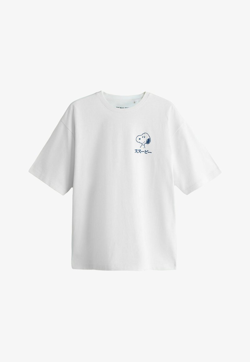 T-shirt blanc à manches courtes avec un petit motif Snoopy bleu et un texte japonais sur la partie gauche de la poitrine.