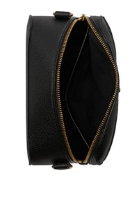 Schwarze Ledertasche mit strukturiertem Oberflächen, goldenem Reißverschluss und geräumigem Innenraum. Die Seitenansicht zeigt die abgerundete Form und die doppelten Tragegurte.