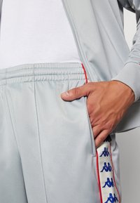 Thumbnail Image 9