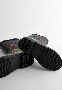 Next REGULAR FIT - Bottes en caoutchouc - black multi happy rubber wellies