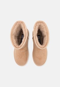 XTI Klasszikus bokacsizmák - beige