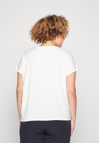 Vero Moda Curve VMAYA V-NECK NOOS CURVE - T-shirts basic - snow white