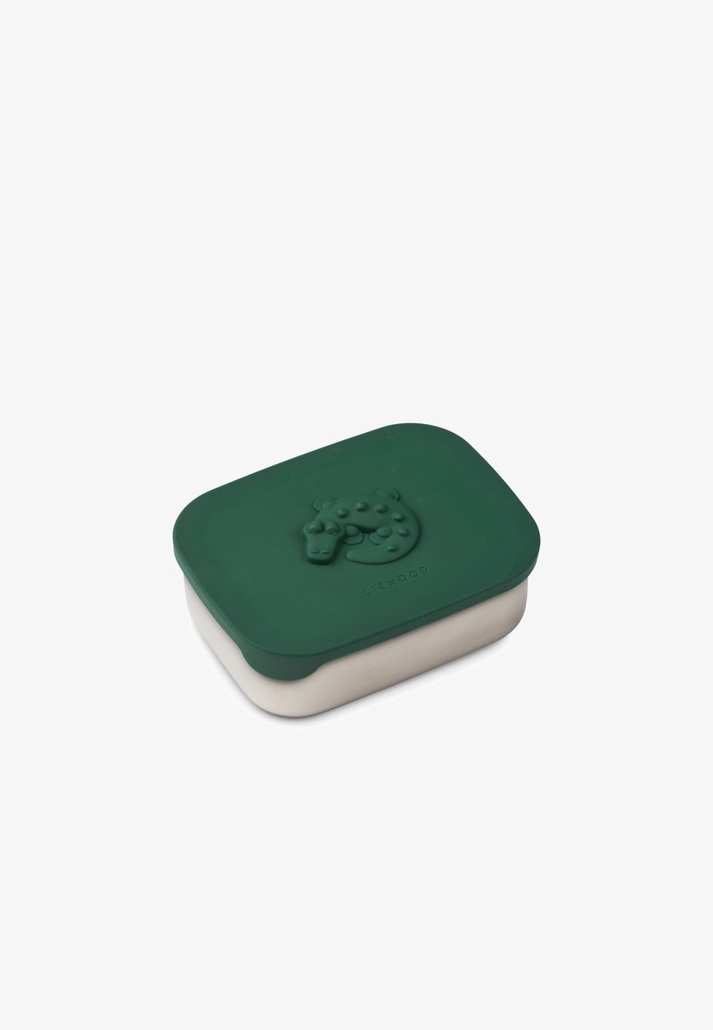 Petit récipient rectangulaire beige avec un couvercle vert foncé présentant un dessin de girafe en relief et le nom de la marque LIEWOOD.