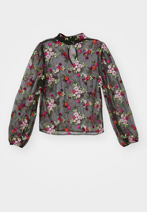 Fekete áttetsző blúz virágmintával, rózsaszín, piros és zöld színekben. Kulcslyuk nyakkivágás, hosszú ujjú, rugalmas mandzsettával. Elegáns dizájn.