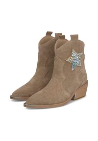 Stivaletti alla caviglia in suede color tan con punta affusolata, caratterizzati da una stella decorativa realizzata con rhinestones blu e trasparenti sul lato e un tacco basso impilato.