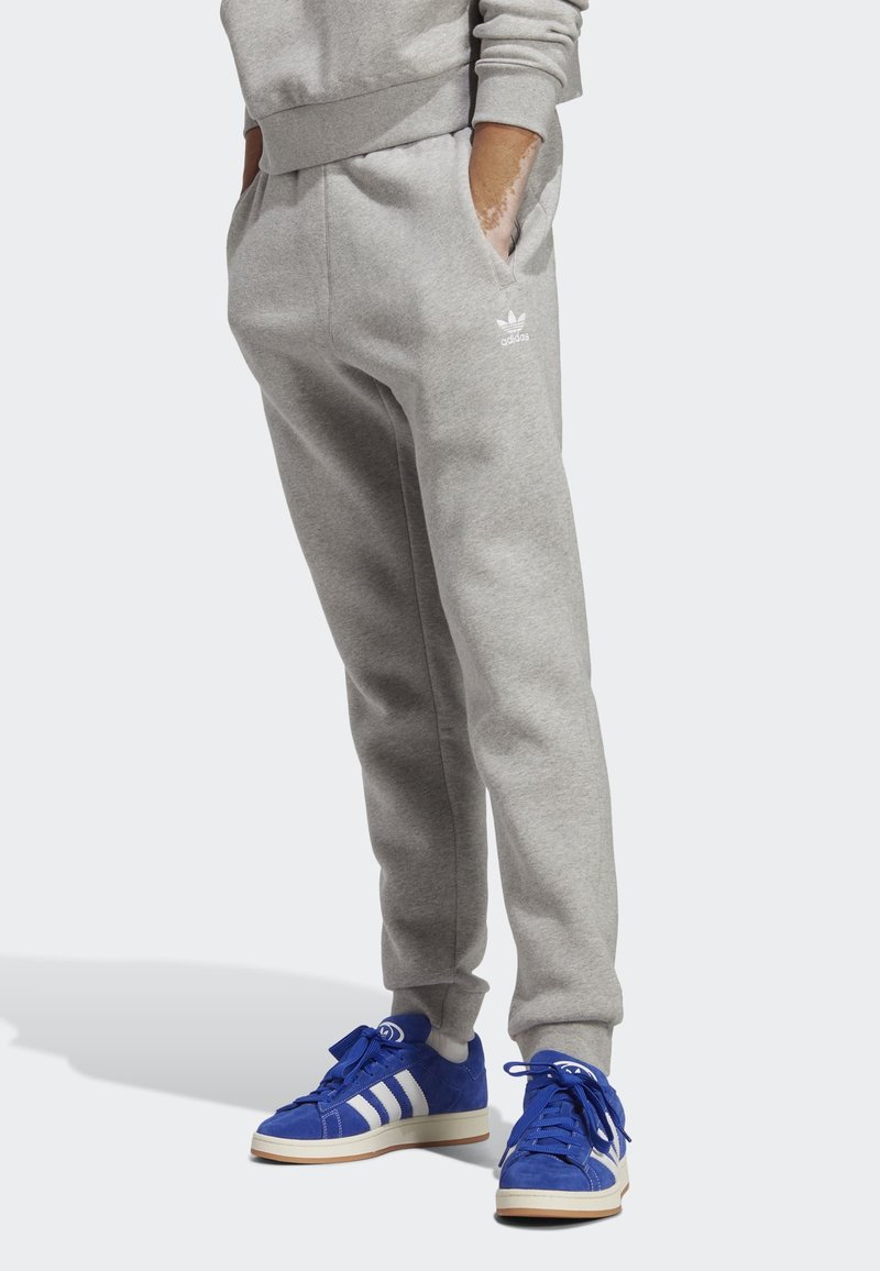 adidas Originals - TREFOIL ESSENTIALS - Jogginghose - medium grey heather, Vergrößern