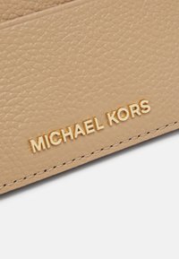 MICHAEL Michael Kors JET SET CARD HOLDER - Portafoglio - camel